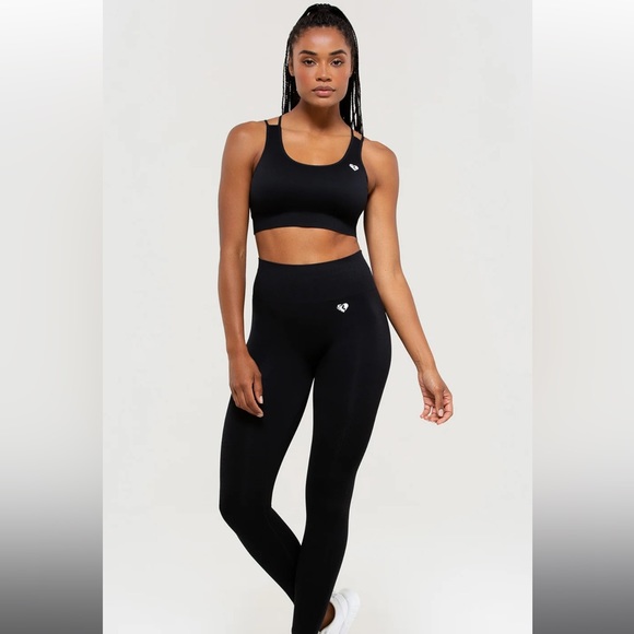 BUNDLE!! Workout cloths!! Women’s Best. Sports bra, leggings, long sleeve top - Picture 3 of 16